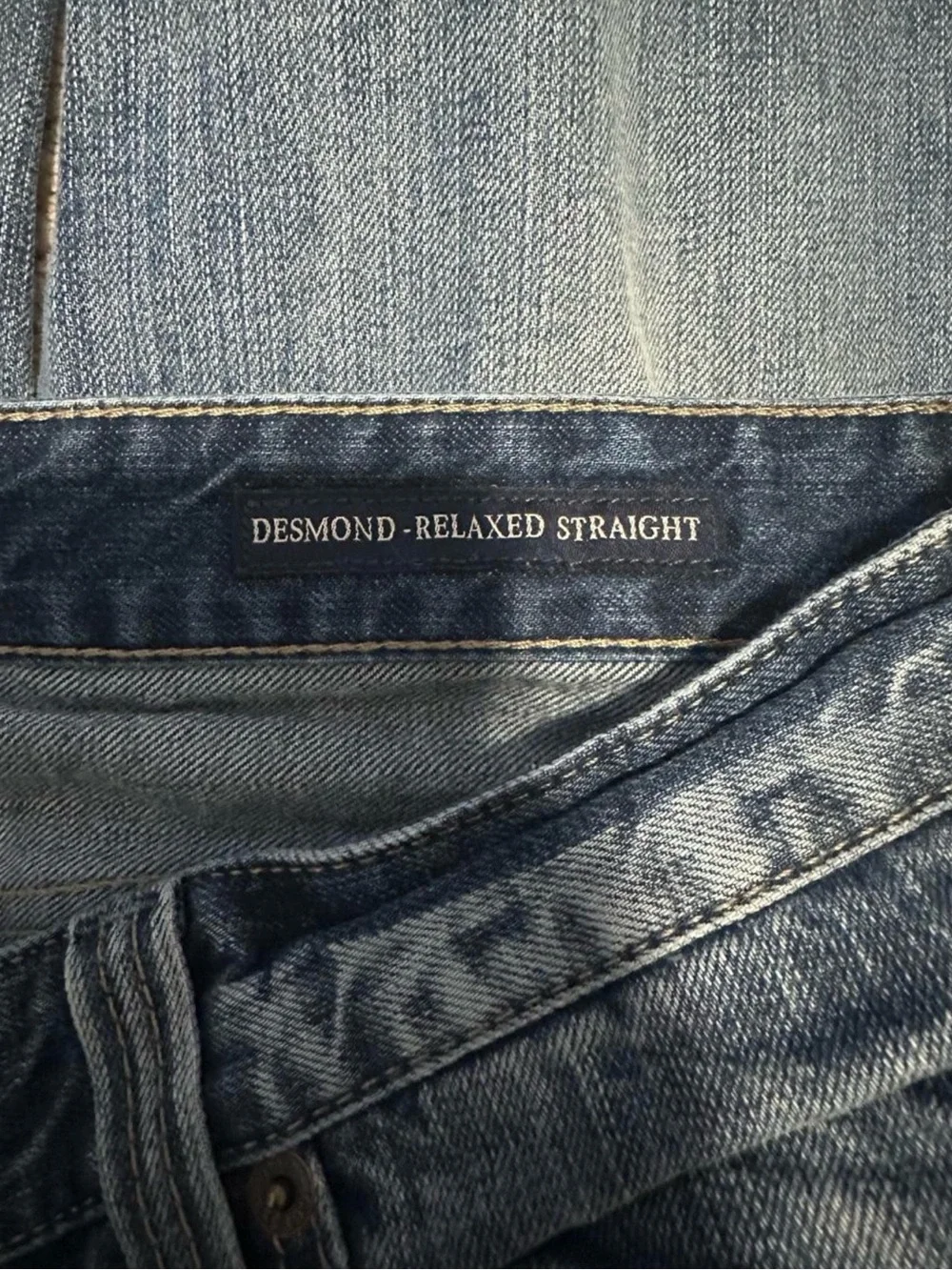 GUESS Men's Faded Blue Straight Jeans